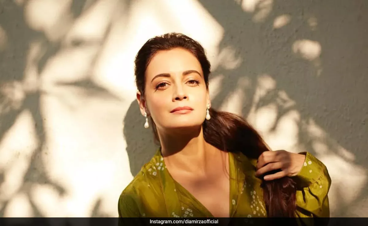 Las Prioridades de Belleza de Dia Mirza: Un Brillo Solar y Labios de Fresa