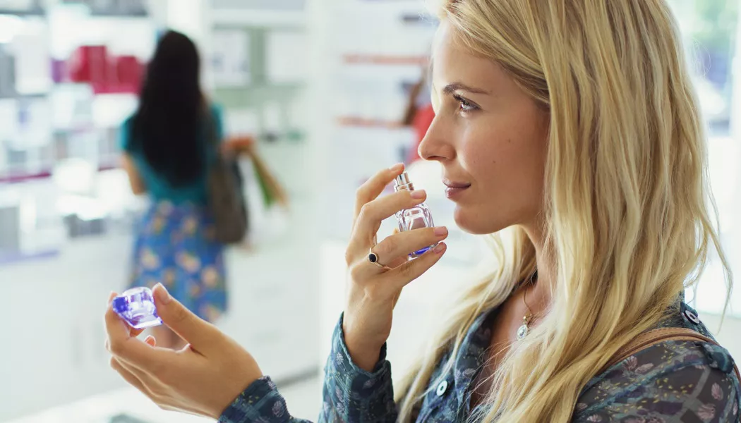 Francia establece un nuevo récord en exportaciones de cosméticos, impulsado por fuertes ventas de perfumes