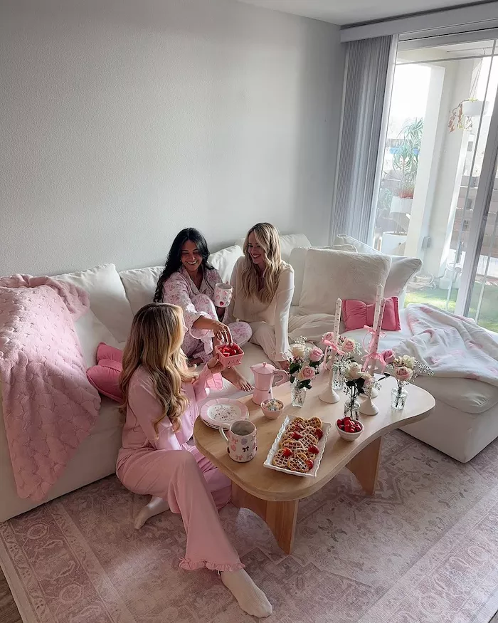 Aquí tienes todo lo que necesitas para la perfecta fiesta de Galentine's Day (inspirada por Pressley Hosbach!)
