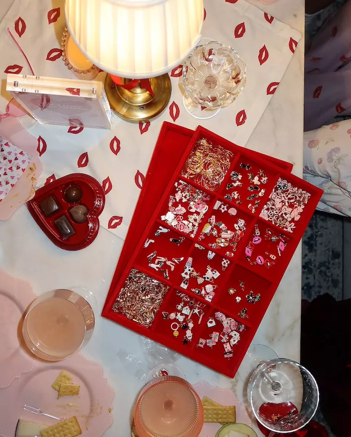 Aquí tienes todo lo que necesitas para la perfecta fiesta de Galentine's Day (inspirada por Pressley Hosbach!)