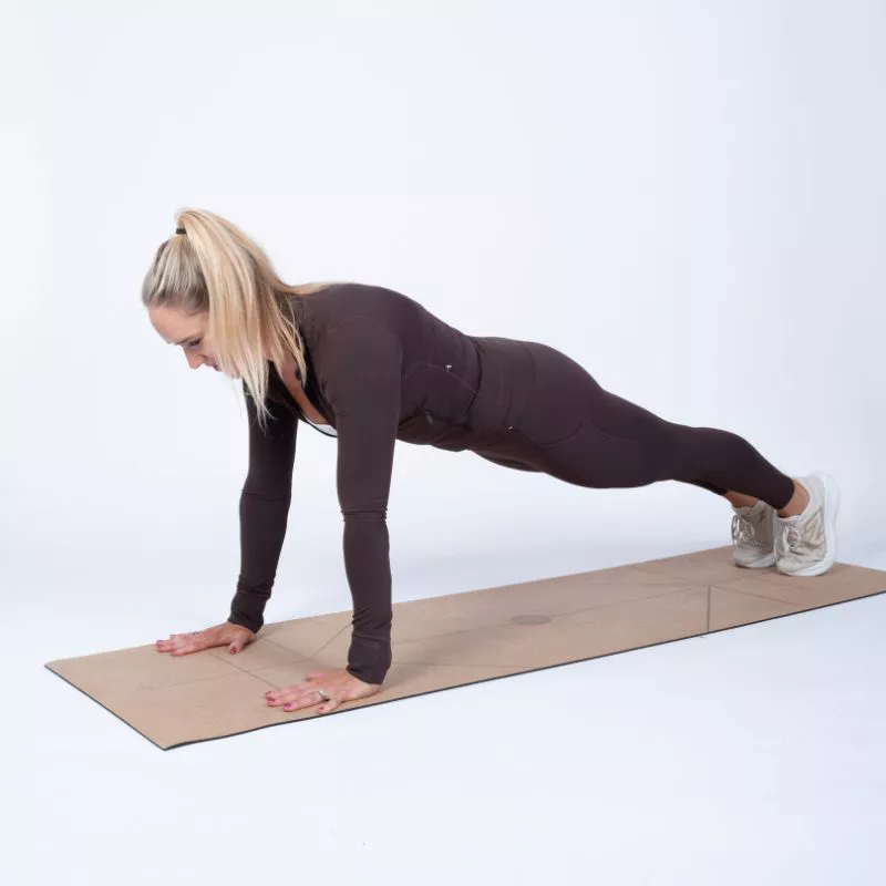 Cómo hacer un push-up correctamente: Una rutina de 4 pasos para perfeccionar este ejercicio esencial