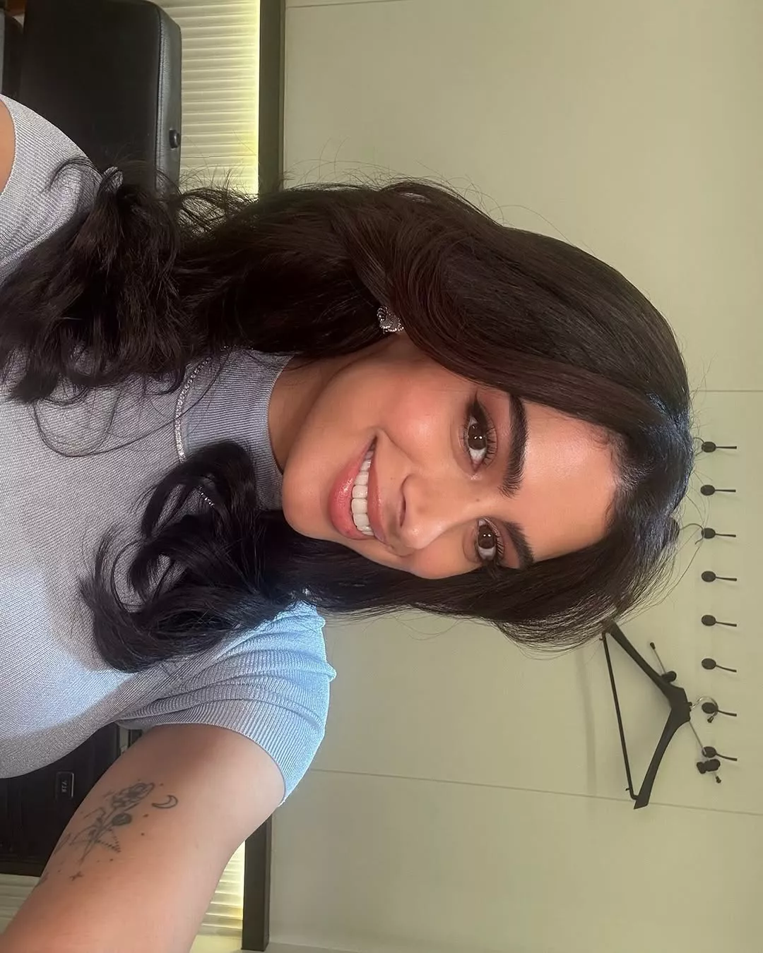 El Rostro Radiante y Sonrojado de Khushi Kapoor Luzca Maravilloso con un Delineado Alado