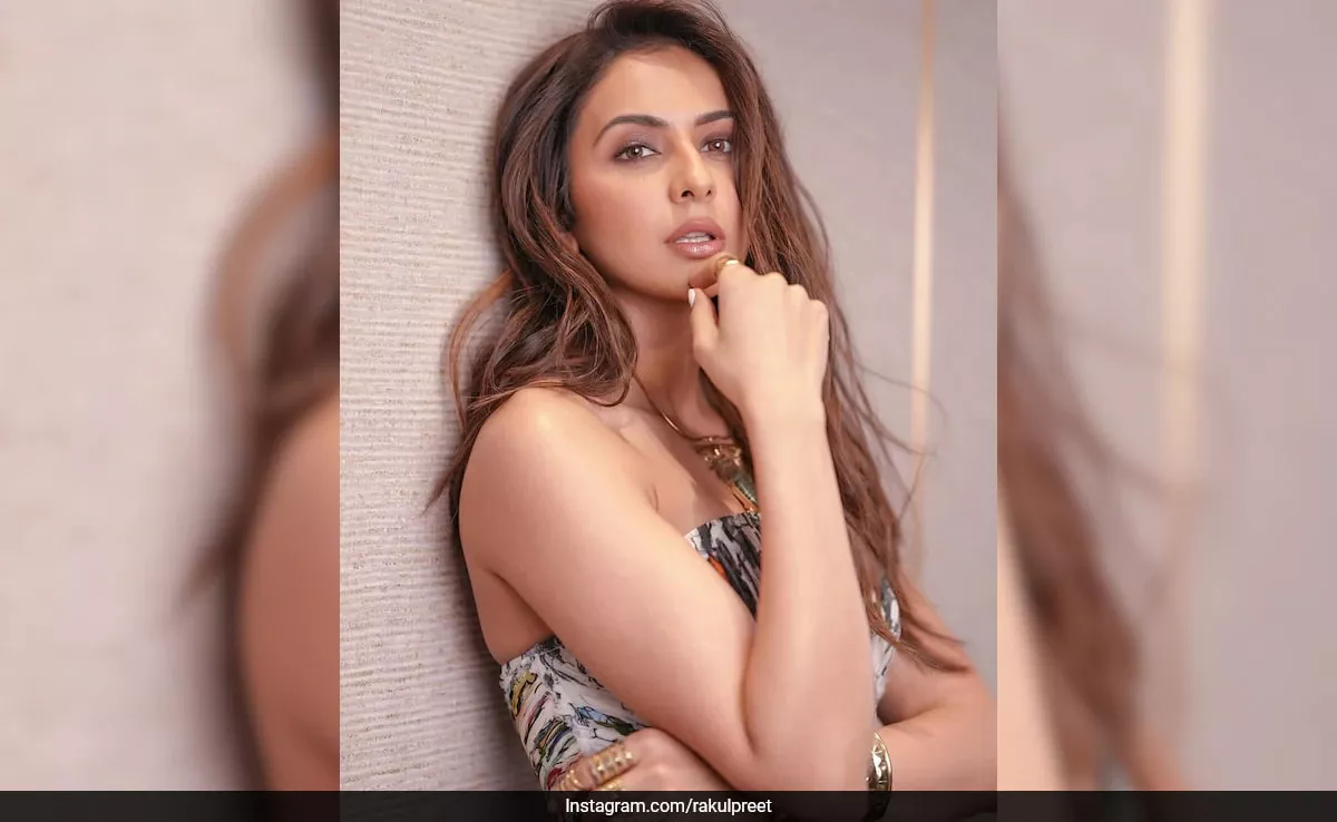 Rakul Preet Singh hace un caso por un glamur de malva suave y cabello desordenado