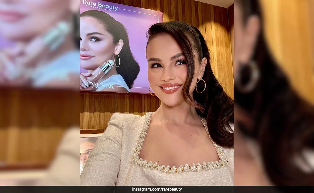 El Glamour Nude de Selena Gomez Combina a la Perfección con su Coleta Alta