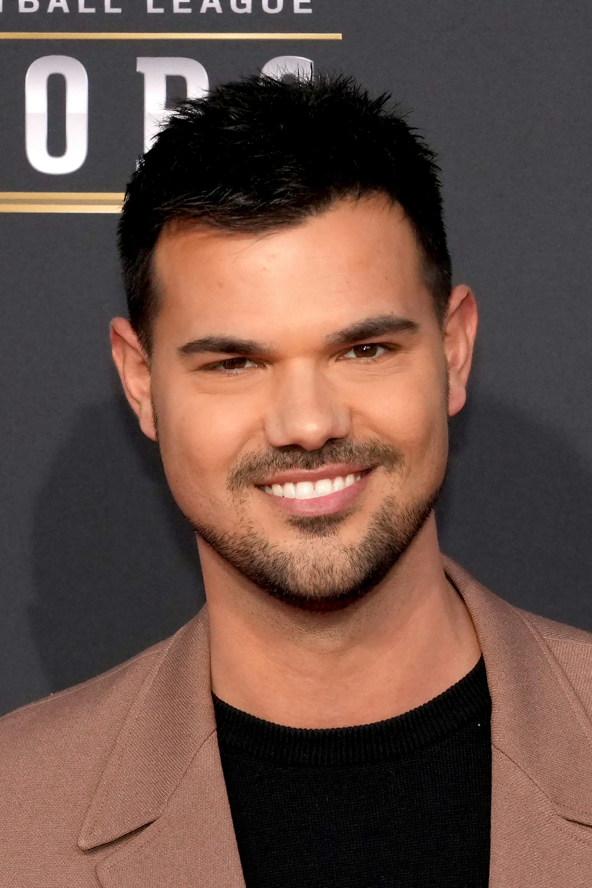 La Nueva Serie de Taylor Lautner Tiene Una Conexión Sorprendente con 'Twilight'