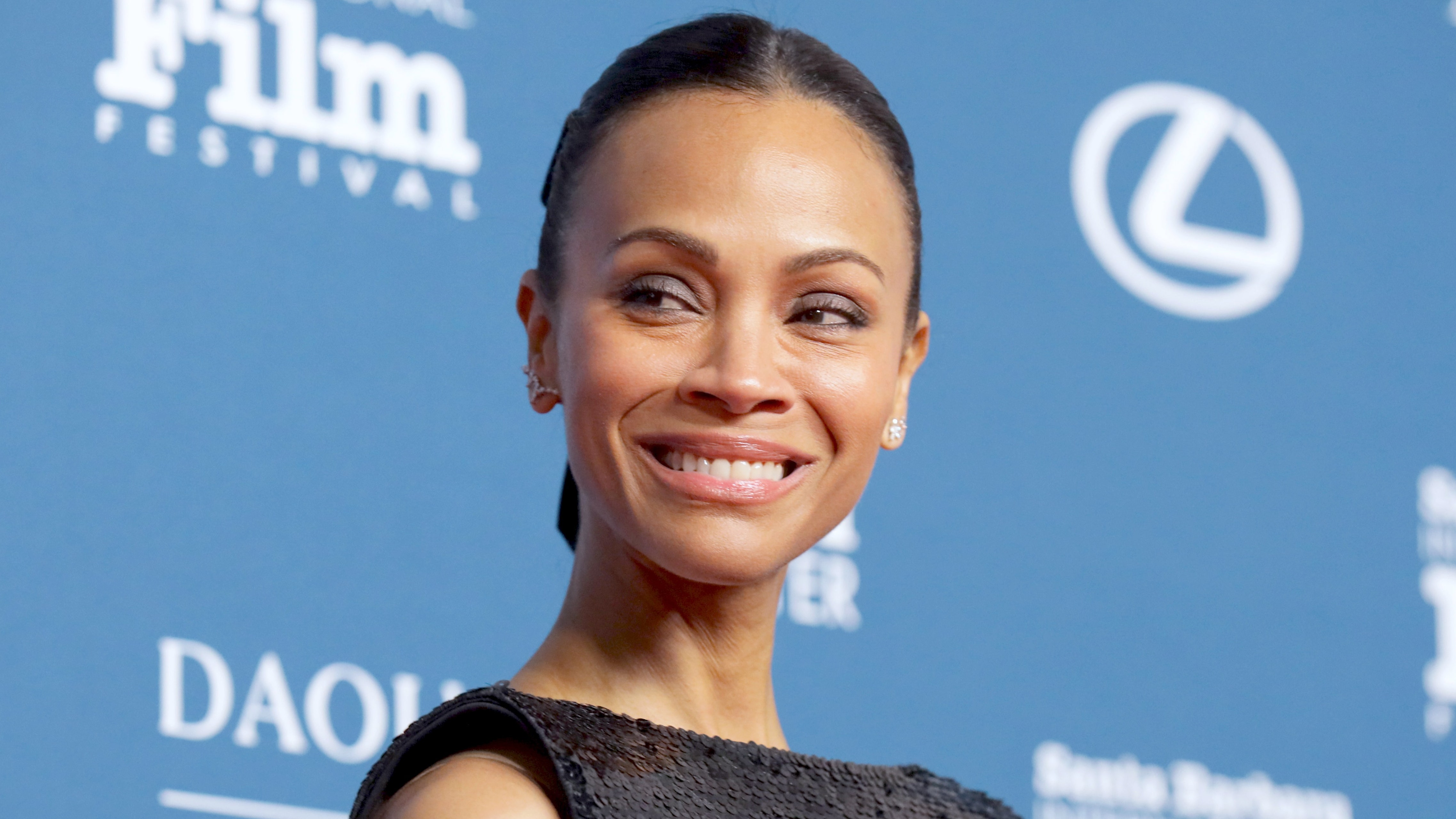 La trenza de Zoe Saldaña: Coqueta al cubo