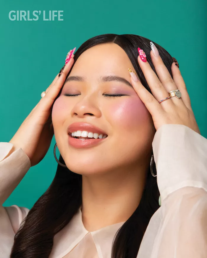 ¡Revisa el nuevo número de abril/mayo de *Girls' Life* protagonizado por Katie Fang!