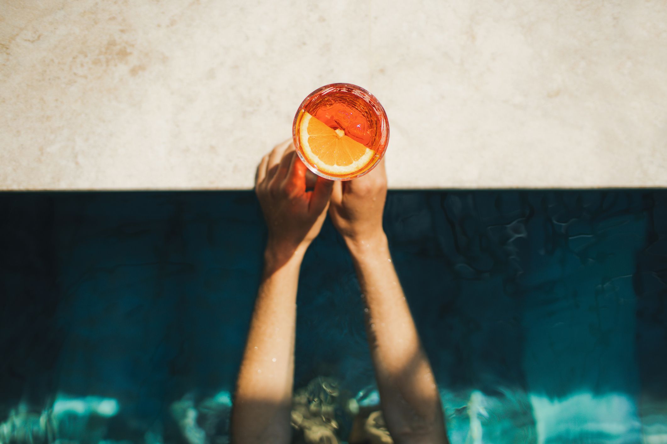 Esto es lo que le sucede a tu piel después de dejar de beber alcohol durante 3 días, 3 semanas y 3 meses