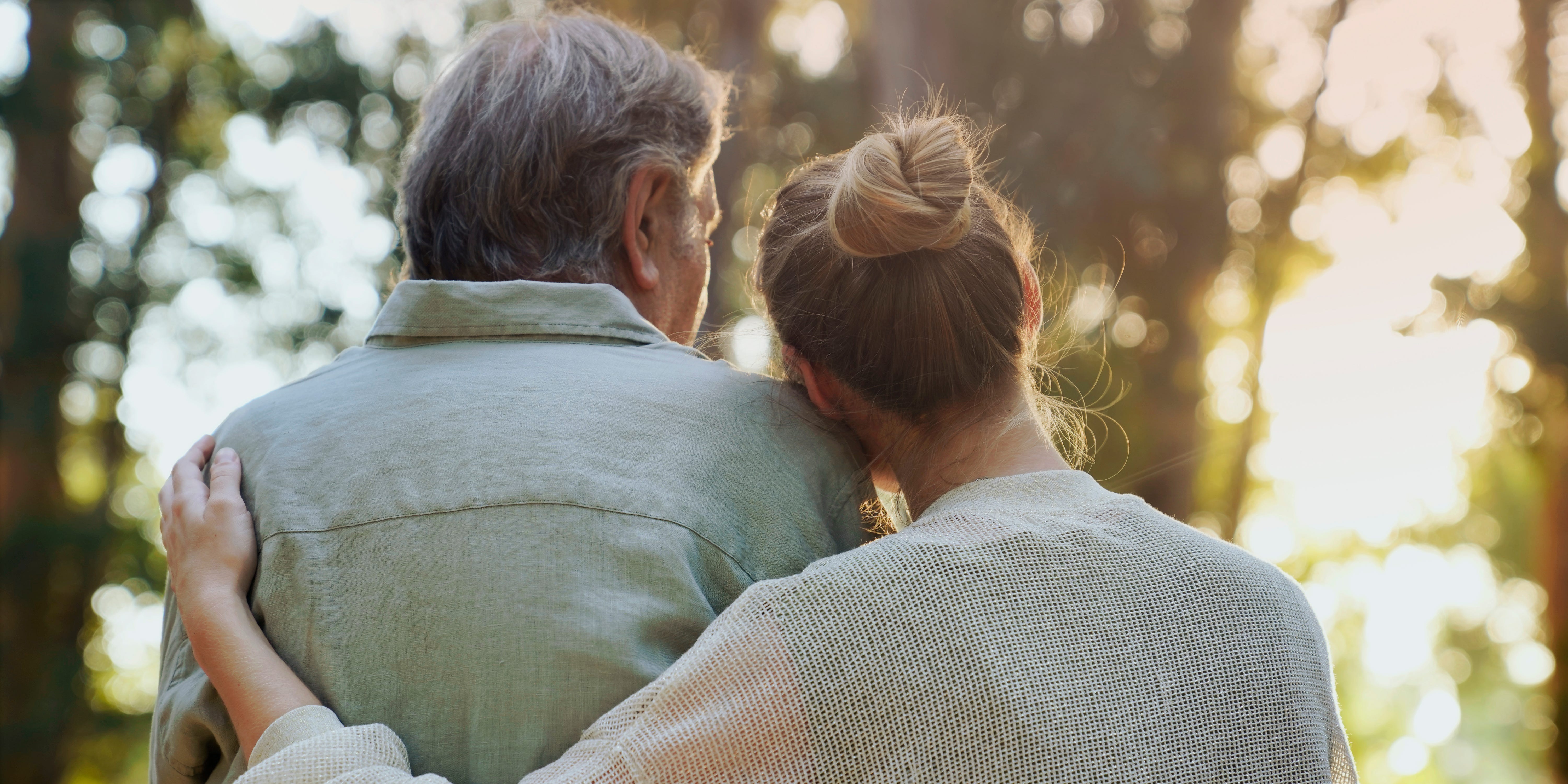 Tenía miedo de salir del clóset con mi papá y traje a mi hermana para apoyo. Su reacción me sorprendió.