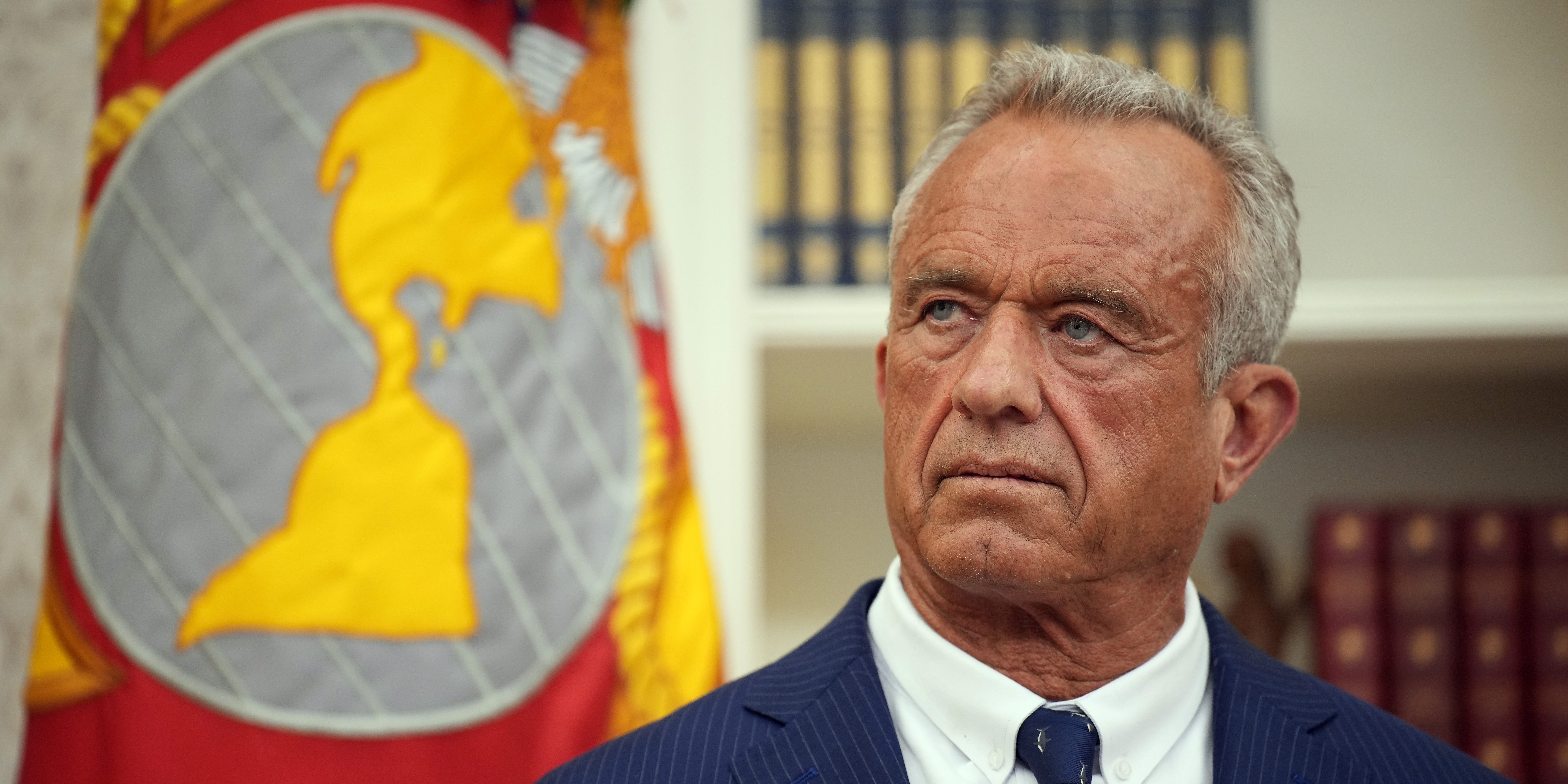 RFK Jr. dice que la vitamina A podría ayudar a tratar el sarampión. Esto es lo que piensan los médicos.