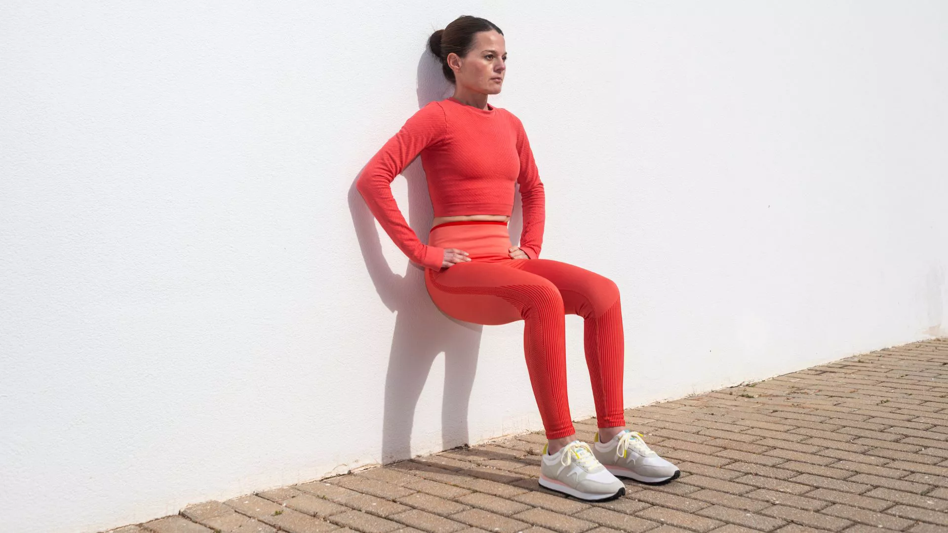 Los mejores ejercicios de peso corporal para mujeres para volverse más fuertes y desarrollar músculo, en el gimnasio o en casa