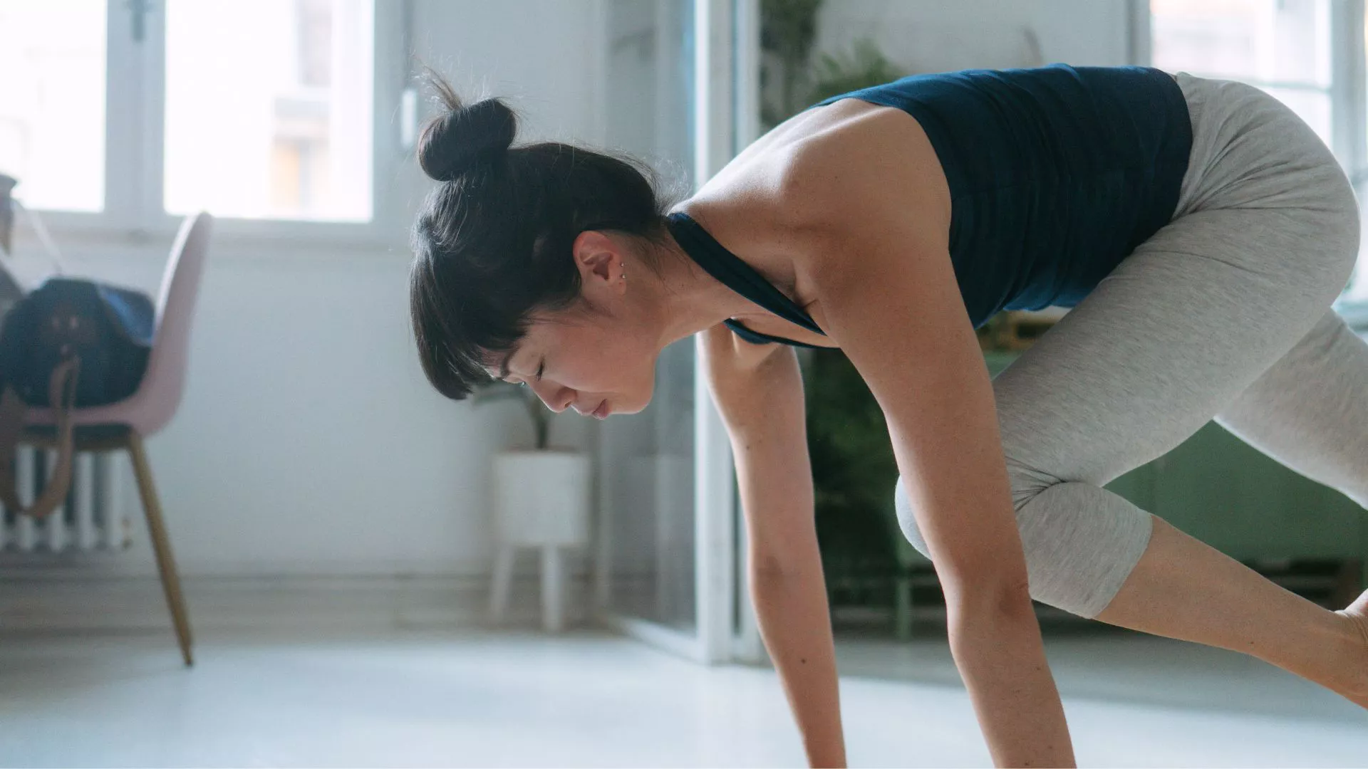Los mejores ejercicios de peso corporal para mujeres para volverse más fuertes y desarrollar músculo, en el gimnasio o en casa