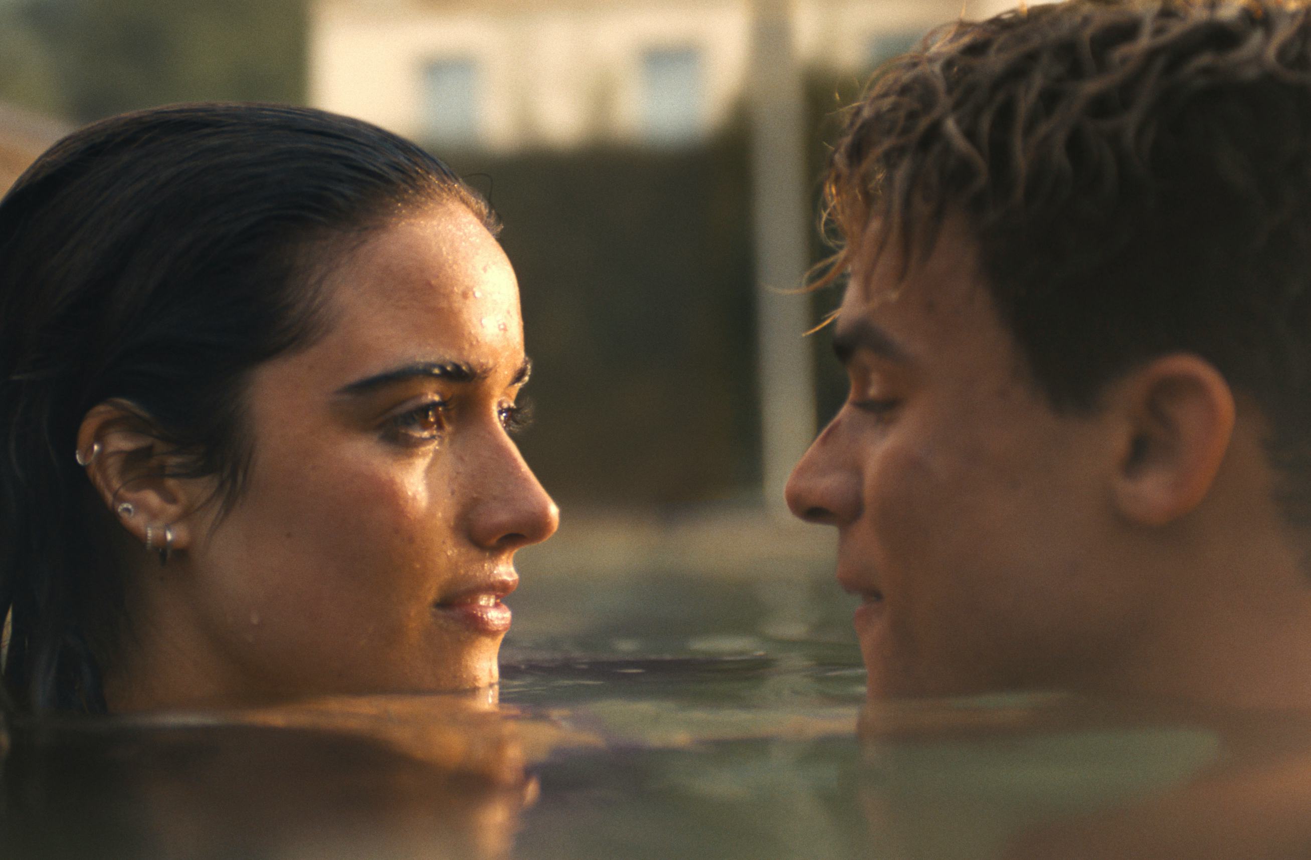 El Primer Éxito Picante de 2025 Ya Está Aquí, ¡y los Fans No Se Pueden Apartar de Él!