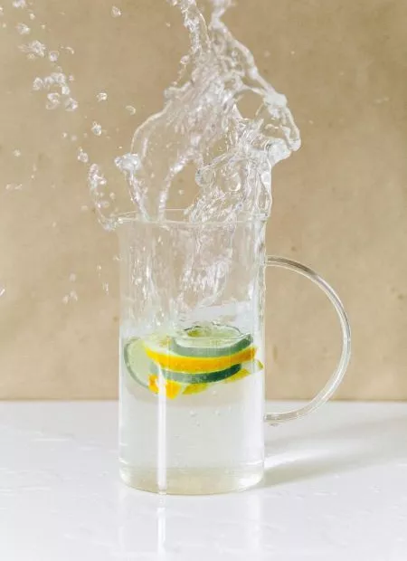 Necesitas una de estas 6 fabulosas aguas frutales en tu vida ya