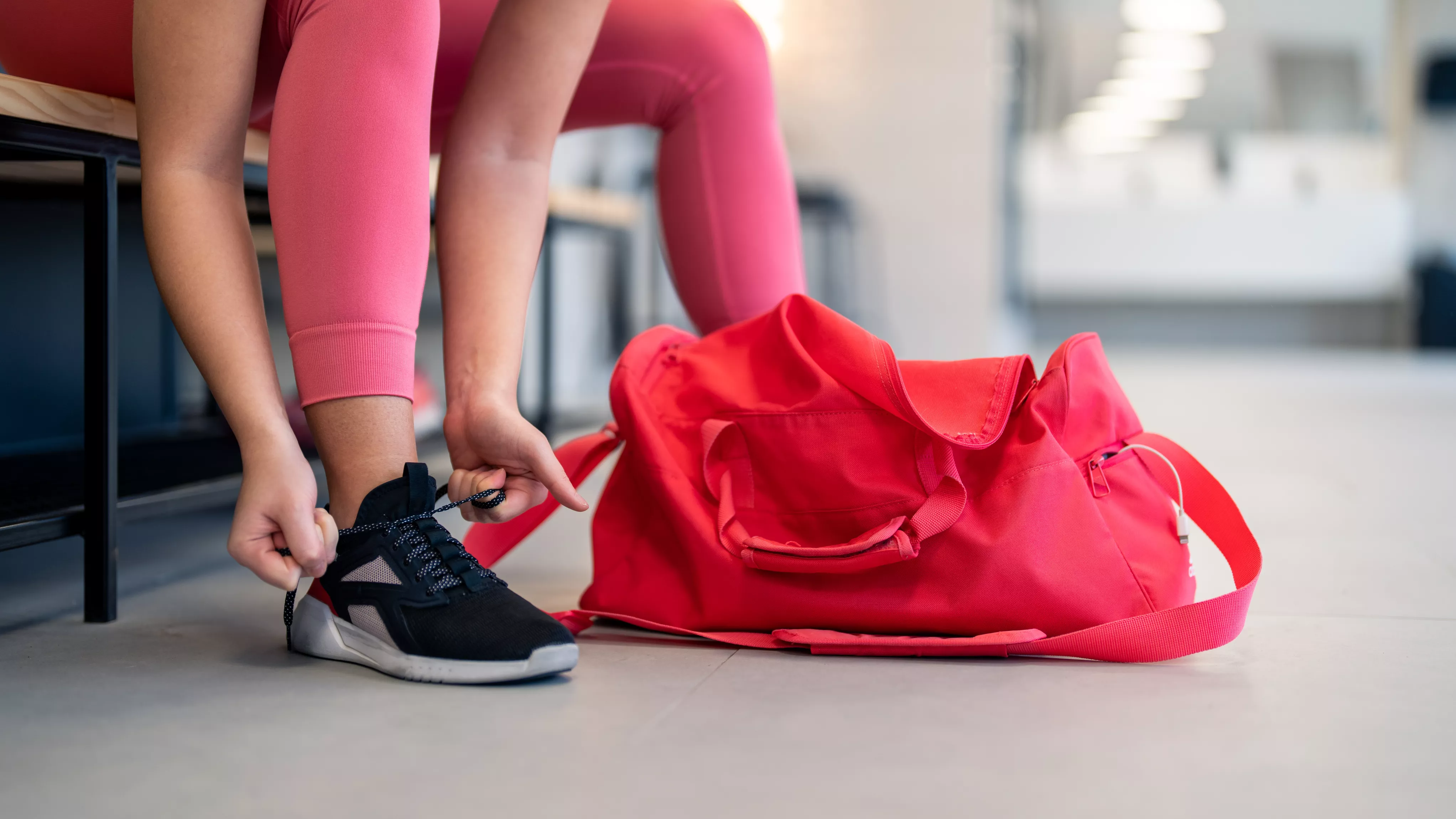 32 esenciales para la bolsa de gimnasio para una sesión de entrenamiento cómoda, efectiva y sin complicaciones 