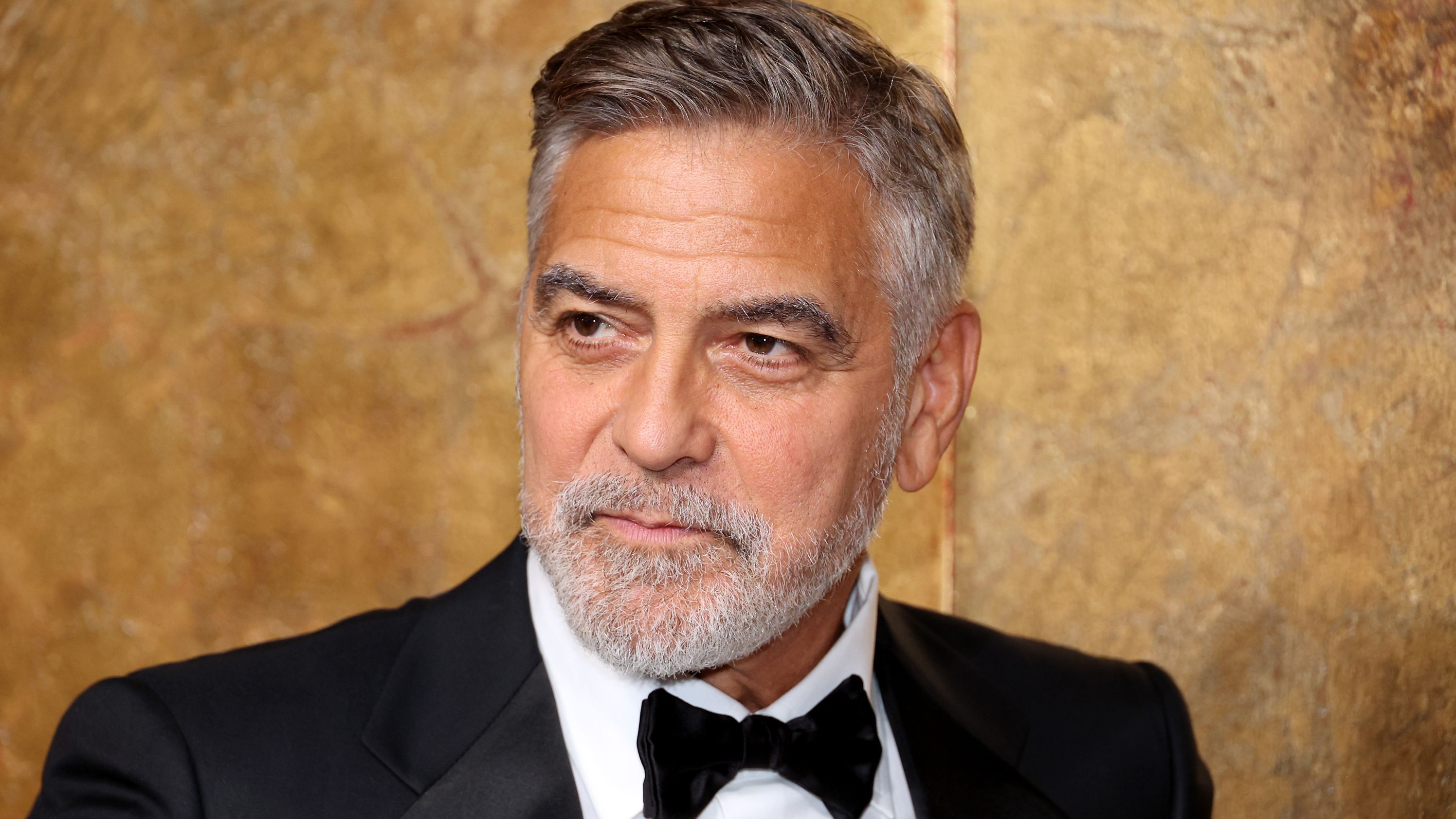 George Clooney Moreno Está Jugando Trucos en Mi Cerebro