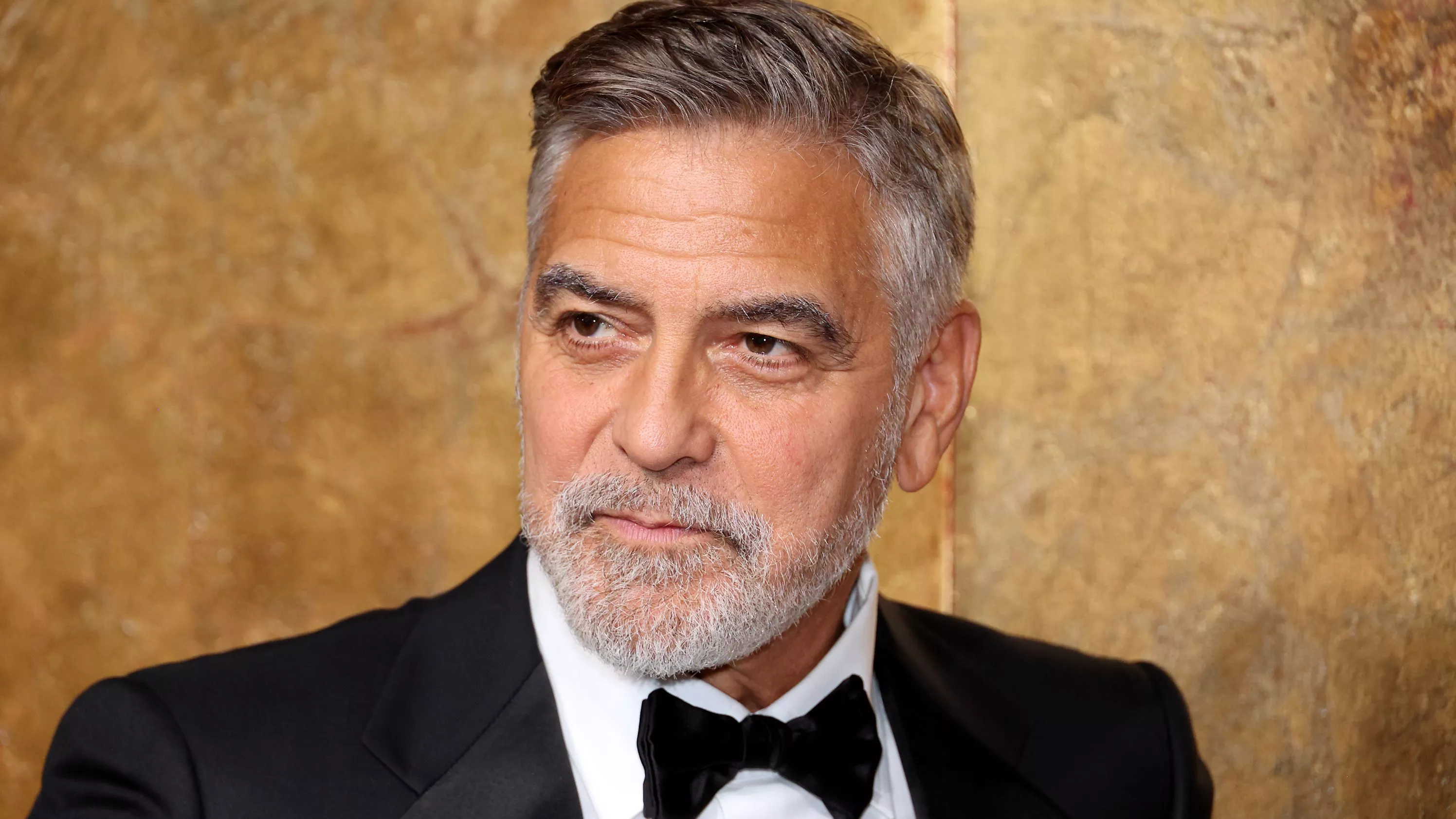 George Clooney Moreno Está Jugando Trucos en Mi Cerebro