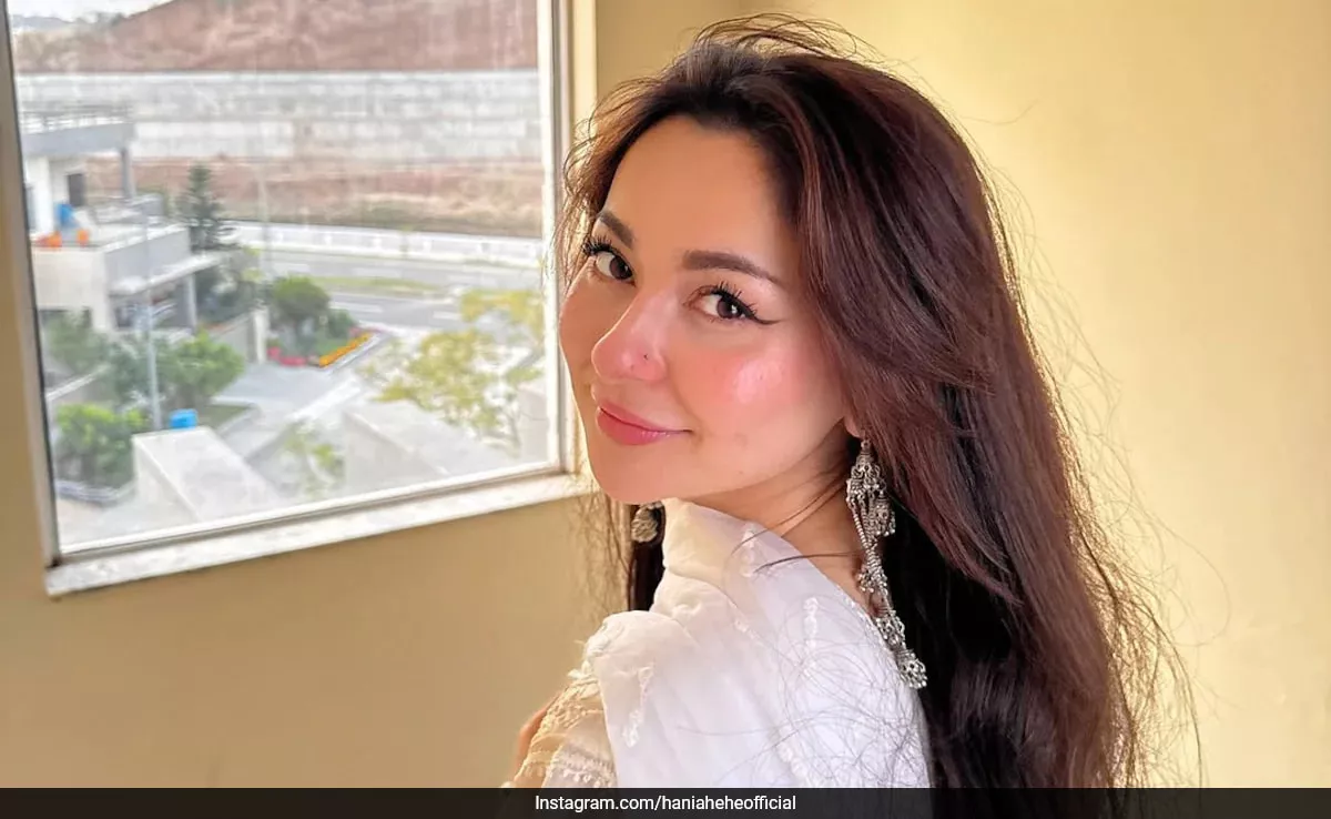 Hania Aamir Deslumbra con un Glamour Étnico para Eid 2025