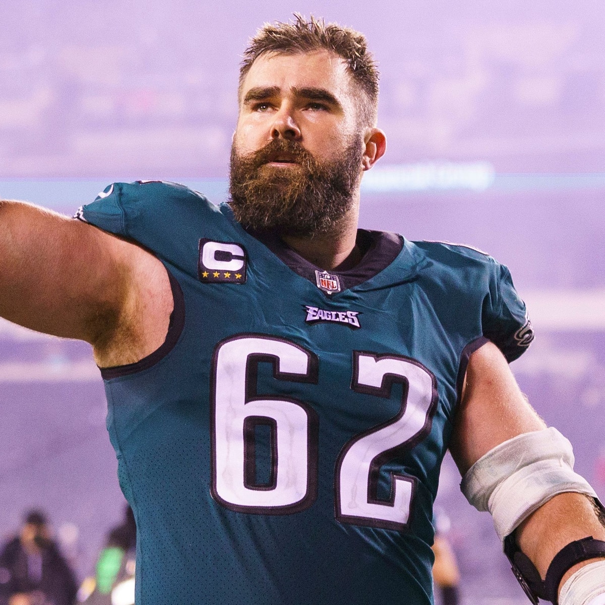La Respuesta de Jason Kelce a Comparar el 'Tush Push' con Dar a Luz