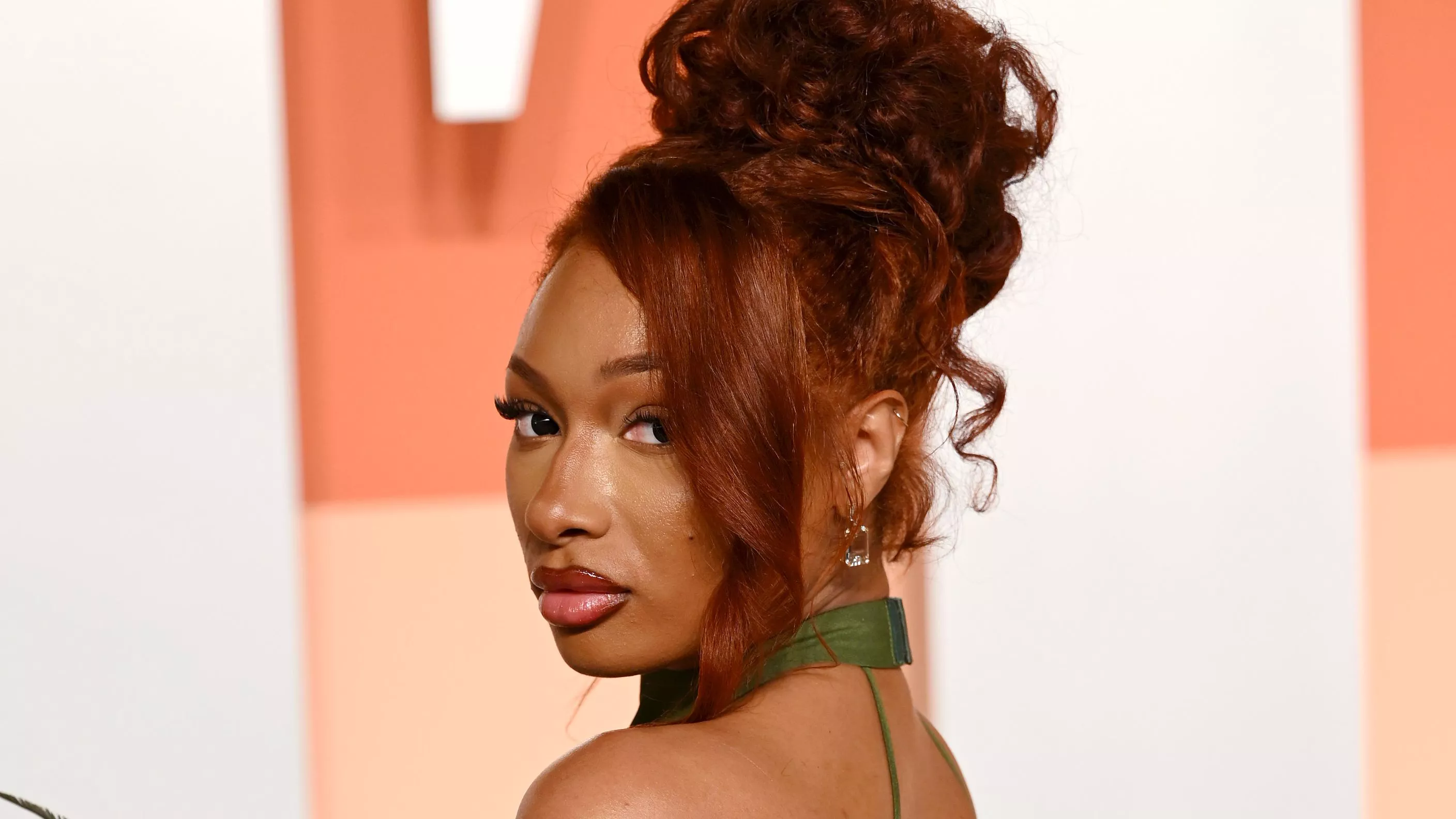 Megan Thee Stallion lució 50 pulgadas de ondas rojas en el segundo fin de semana de Coachella