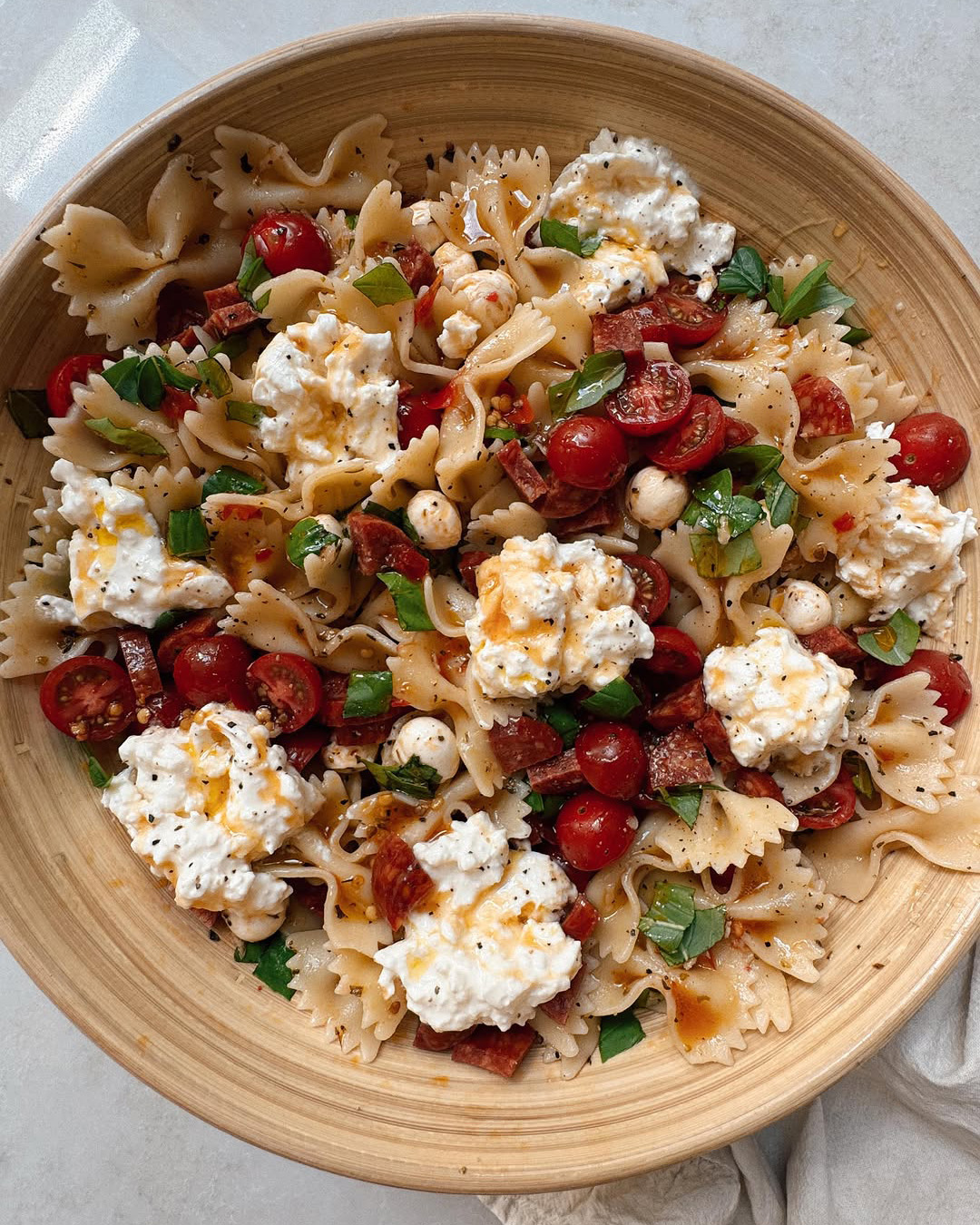 Ensalada de Pasta con Pepperoni y Miel Picante