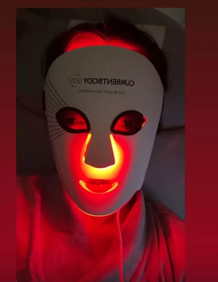 Priyanka Chopra's Skin Is Skinning Post Using This LED Mask On Flight