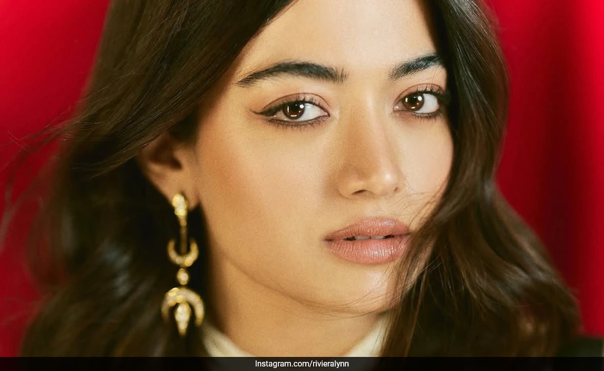 Rashmika Mandanna Brilla Con Un Delicado Eyeliner y Labios de Pétalo