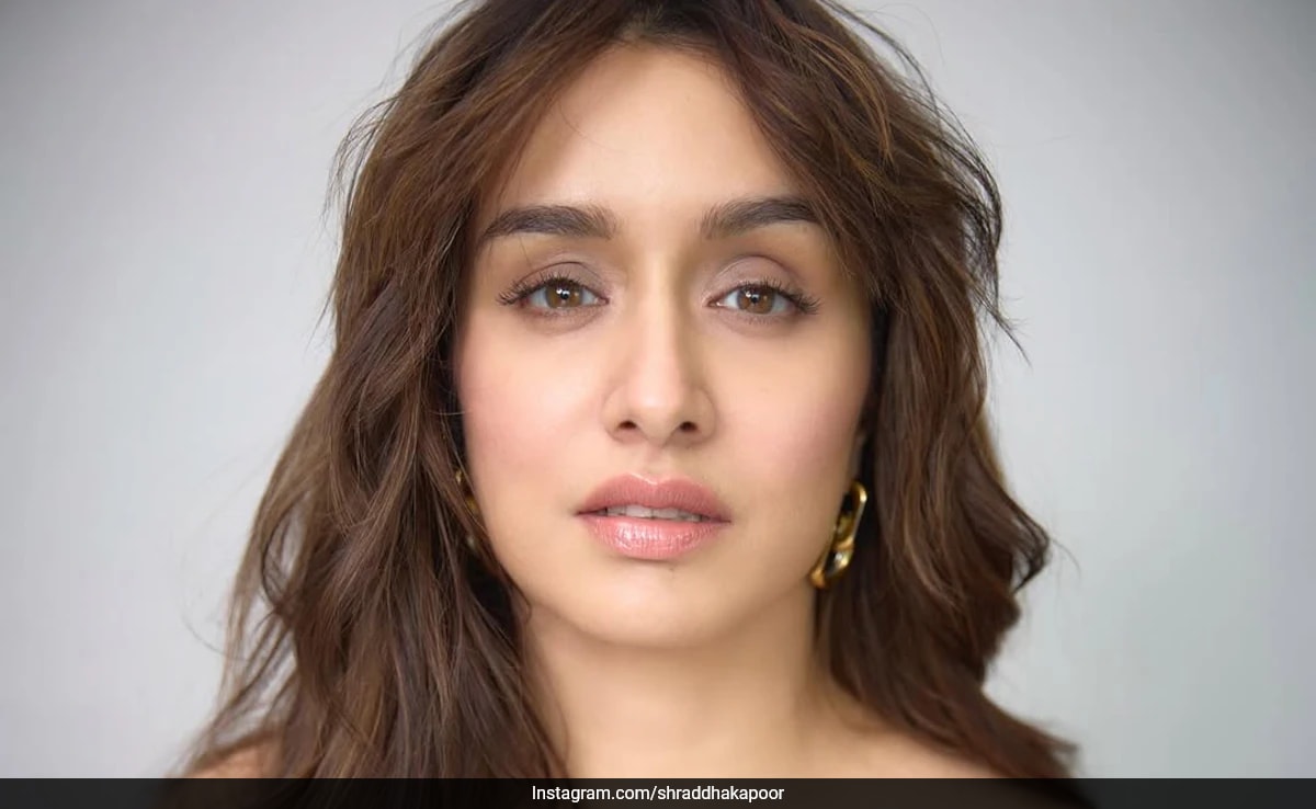 Shraddha Kapoor Canaliza Vibes Chic Femeninos a Través de un Look de Belleza Mínimo