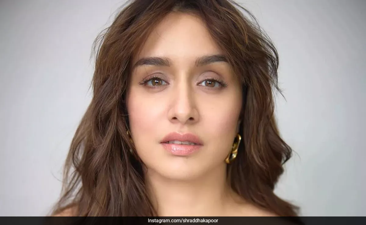 Shraddha Kapoor Canaliza Vibes Chic Femeninos a Través de un Look de Belleza Mínimo