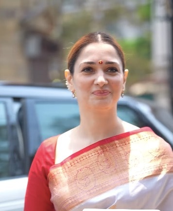 Tamannaah Bhatia añade un Gajra a su saree de seda pura para un día desi