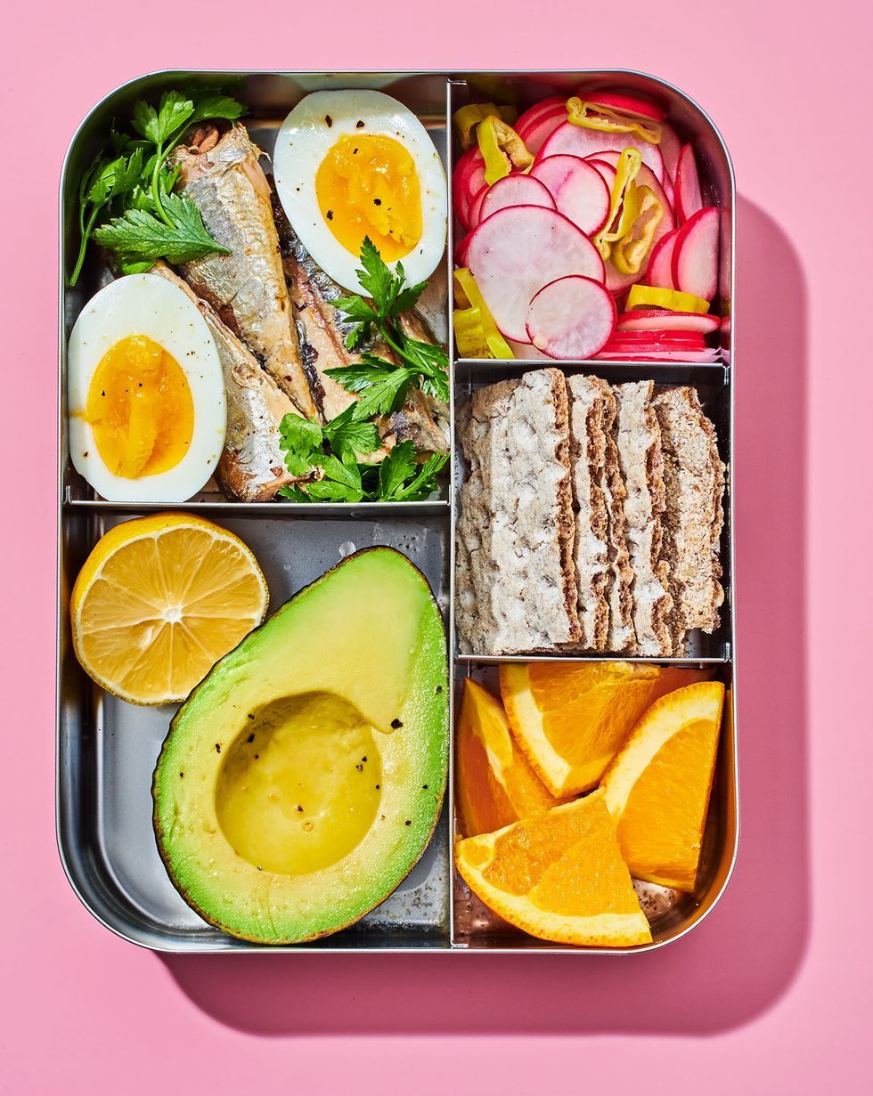 Estos Platos de Snacks Altos en Proteínas Doble Como Comidas—Y Te Ayudan a Consumir Más de Este Macronutriente