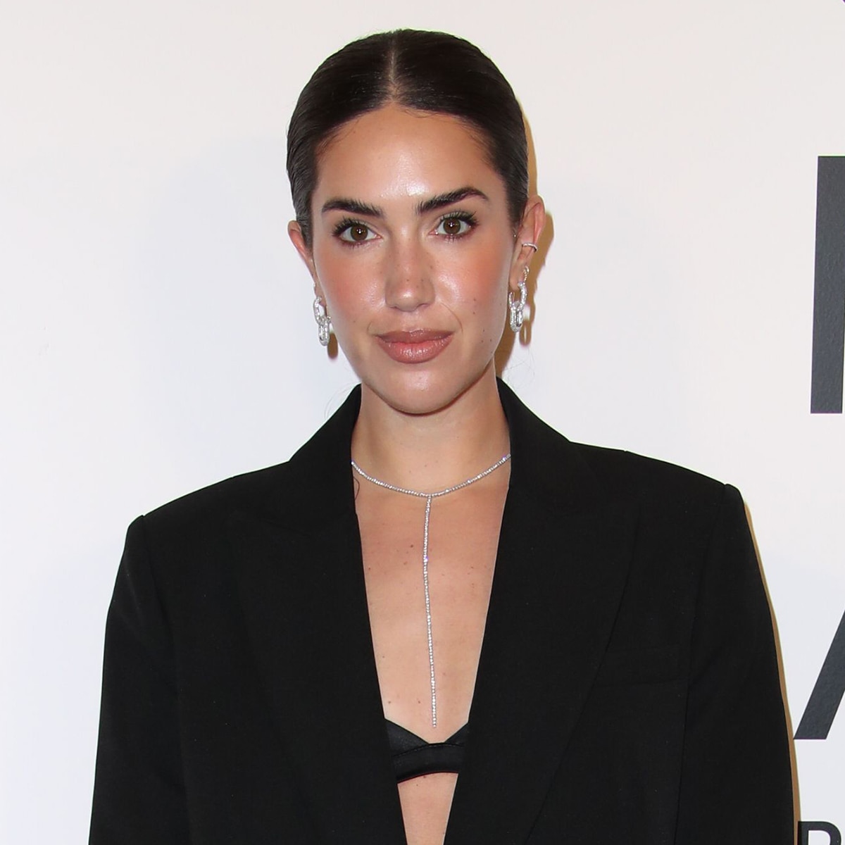 Tinx aborda las acusaciones de ser ghostwriter para su libro 'Hotter in the Hamptons'