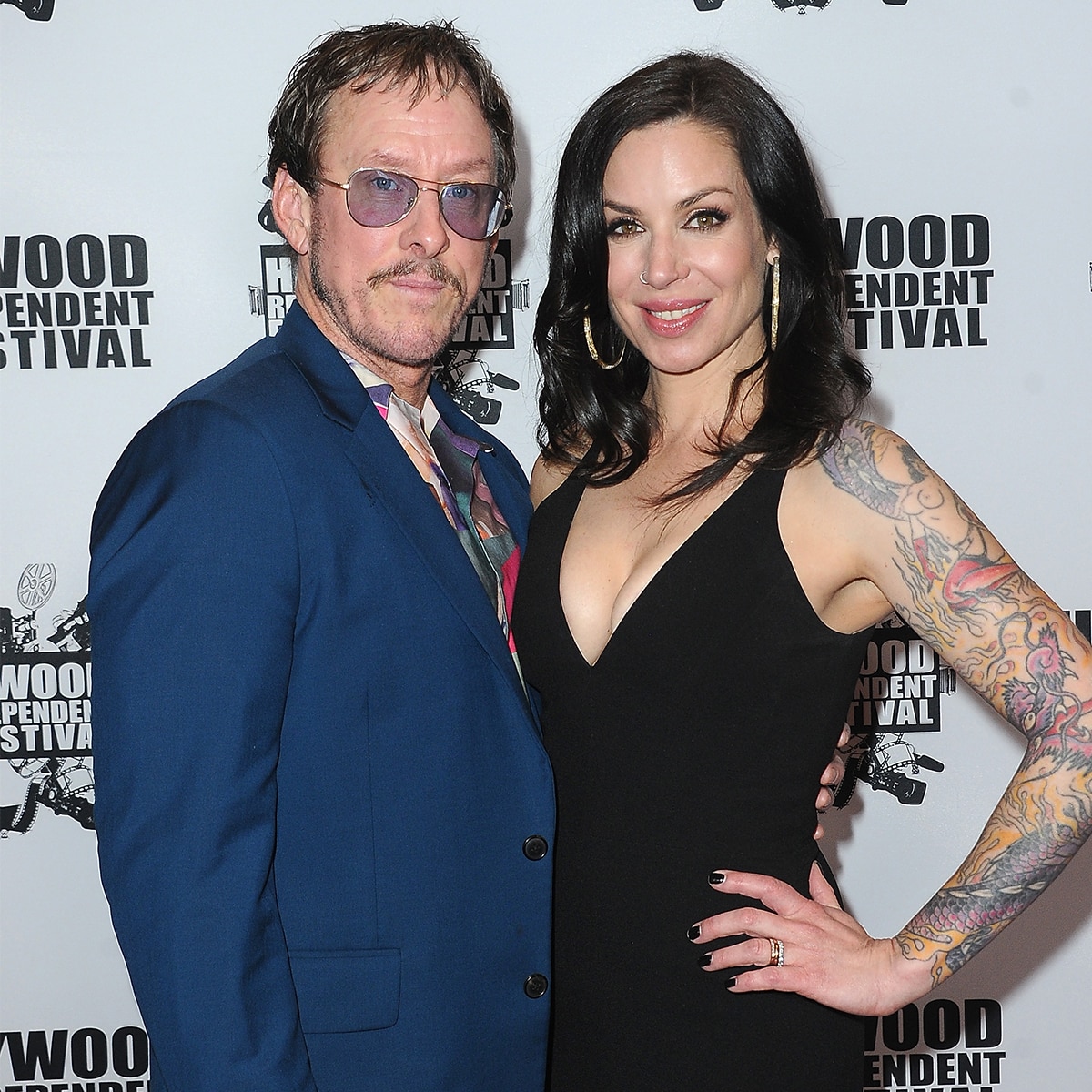 Scott Shriner de Weezer se presenta en Coachella días después de la detención de su esposa Jillian Lauren