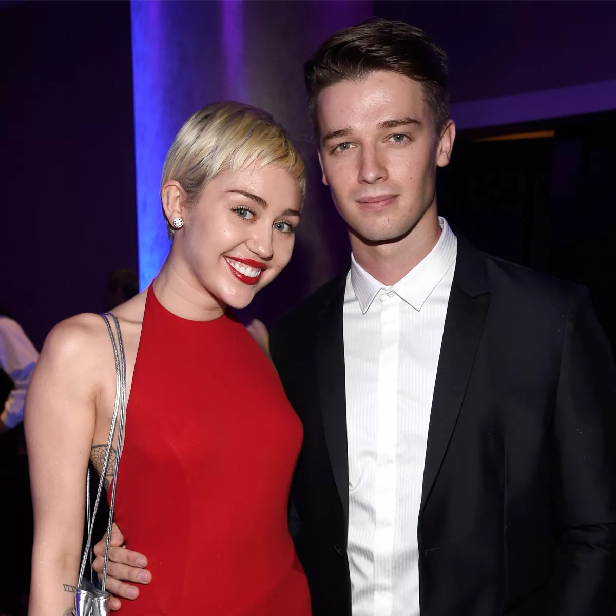 Una guía sobre la historia romántica de Miley Cyrus, desde Nick Jonas y Patrick Schwarzenegger hasta Maxx Morando