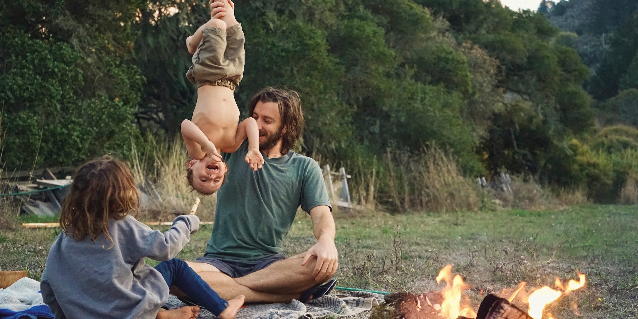 Un experto en longevidad dice que redujo su edad biológica al mudarse con su familia al bosque
