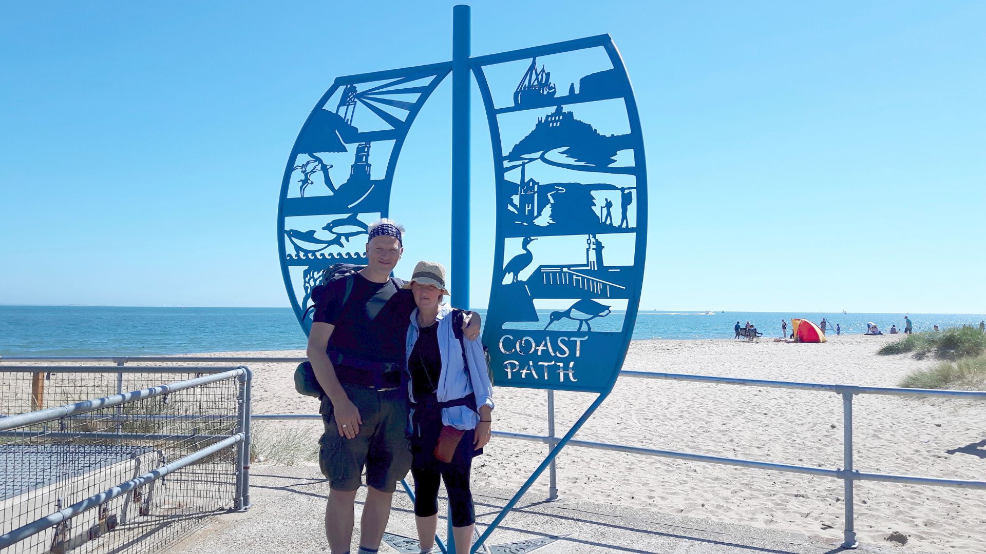 'Se sintió como un salvavidas' - la autora Raynor Winn sobre los beneficios inesperados de caminar por The Salt Path