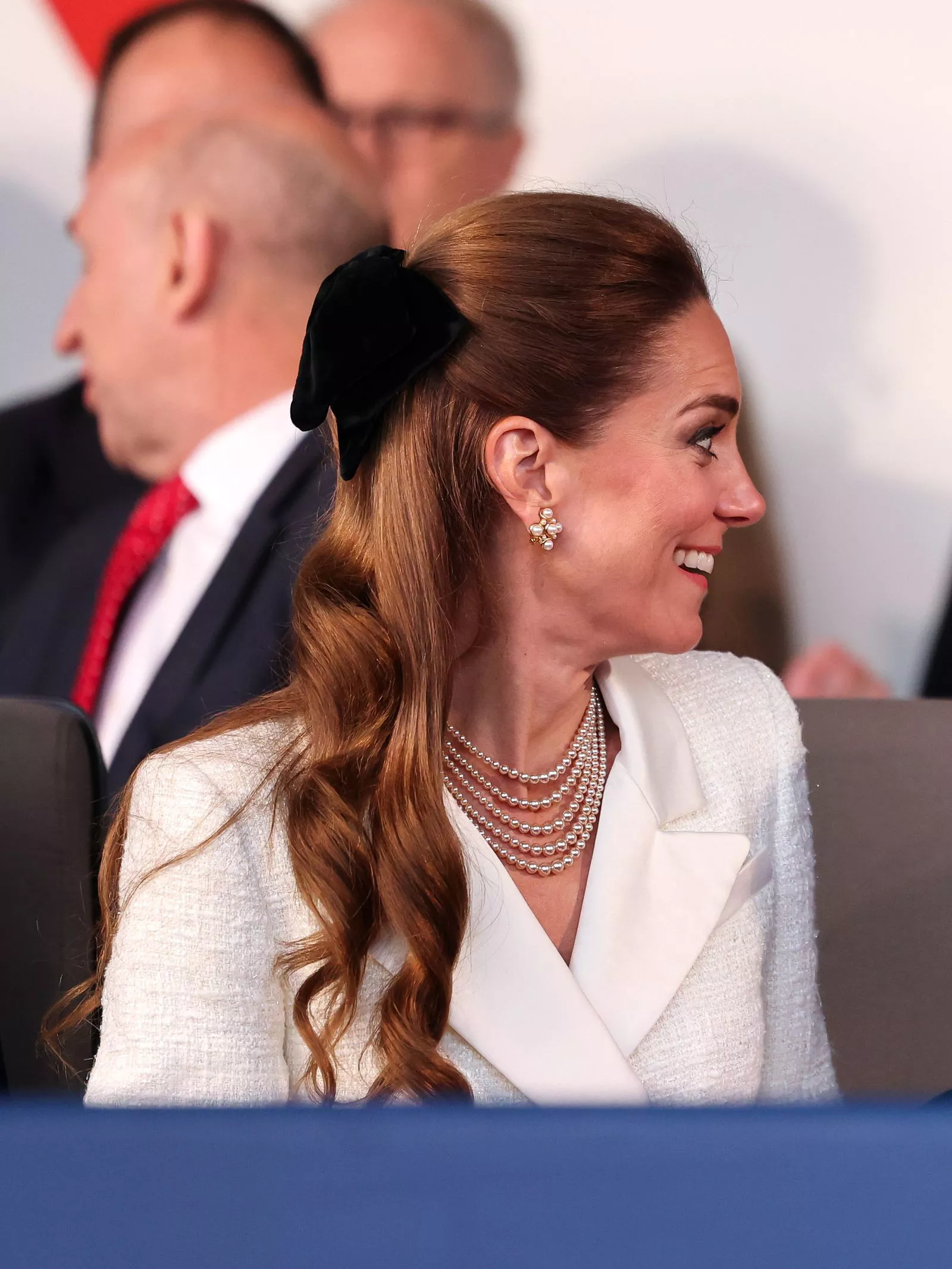 Kate Middleton con lazo de terciopelo