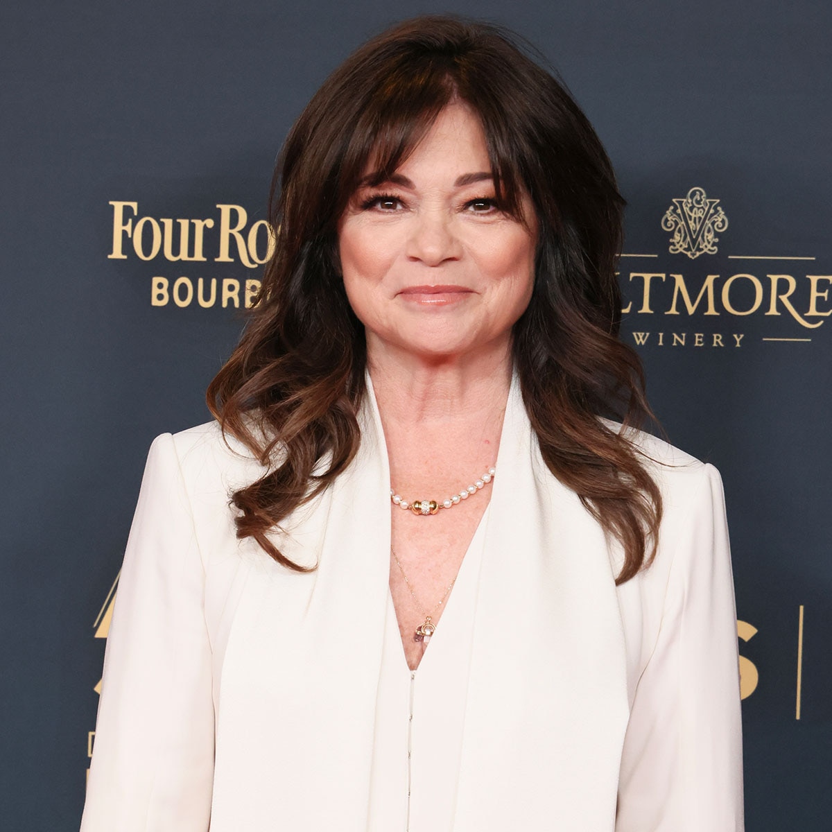 Valerie Bertinelli luce un diminuto bikini rojo en nueva foto tras celebrar su 65 cumpleaños