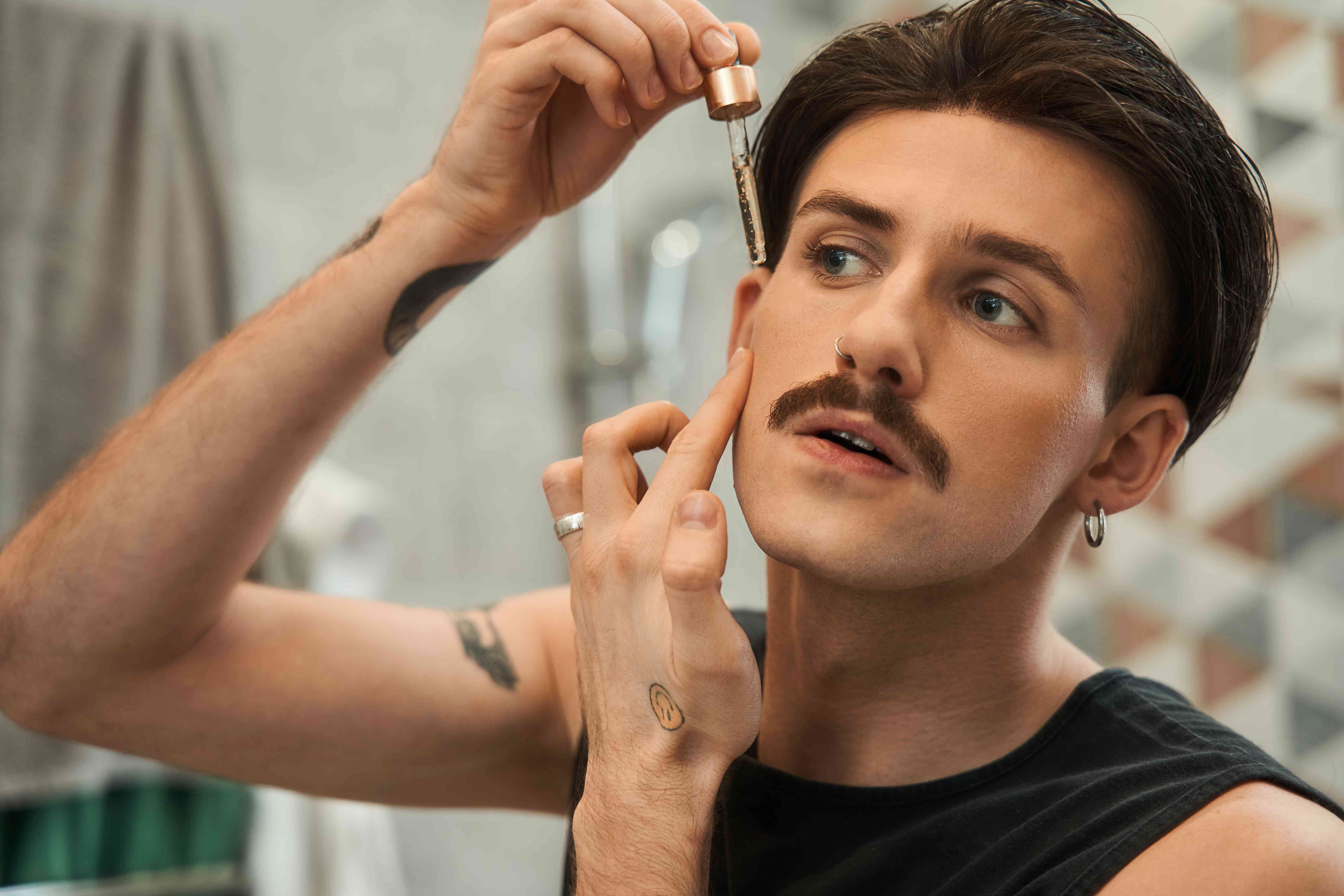 ¿Ayuda la vitamina C con el acné? Cómo afecta a tu piel