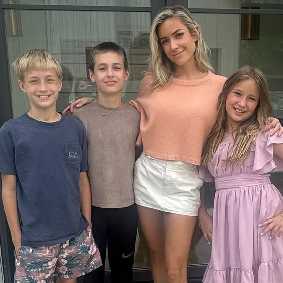Los 3 Hijos de Kristin Cavallari Hacen su Adorable Debut en la TV Real