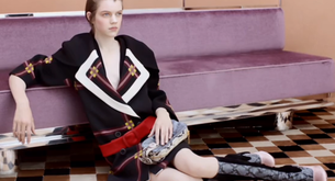 Prada nos susurra palabras de amor en su último video