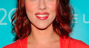 Scarlett Johansson, tanto naranja en pelo, maquillaje y ropa ¡es too much!