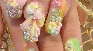 No puedo creer que alguien lleve esas uñas