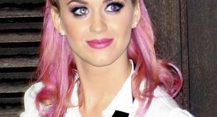 El pelo rosa de Katy Perry no le impide lucir una imagen años 40