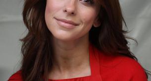 Jennifer Love Hewitt apuesta por los reflejos caoba