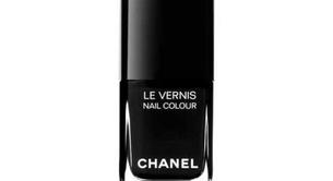 Probamos el esmalte Black Satin de Chanel 