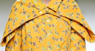 Carlos Díez pinta bigotes a todos los modelos de su desfile