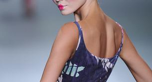 La locura del color invade el desfile de Elisa Palomino