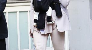 Beyonce juega con su calzado y lo combina con el de su hija 