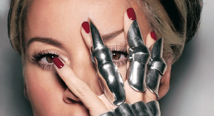 Daphne Guinness saca a subasta algunas piezas de su armario, pero por una buena causa